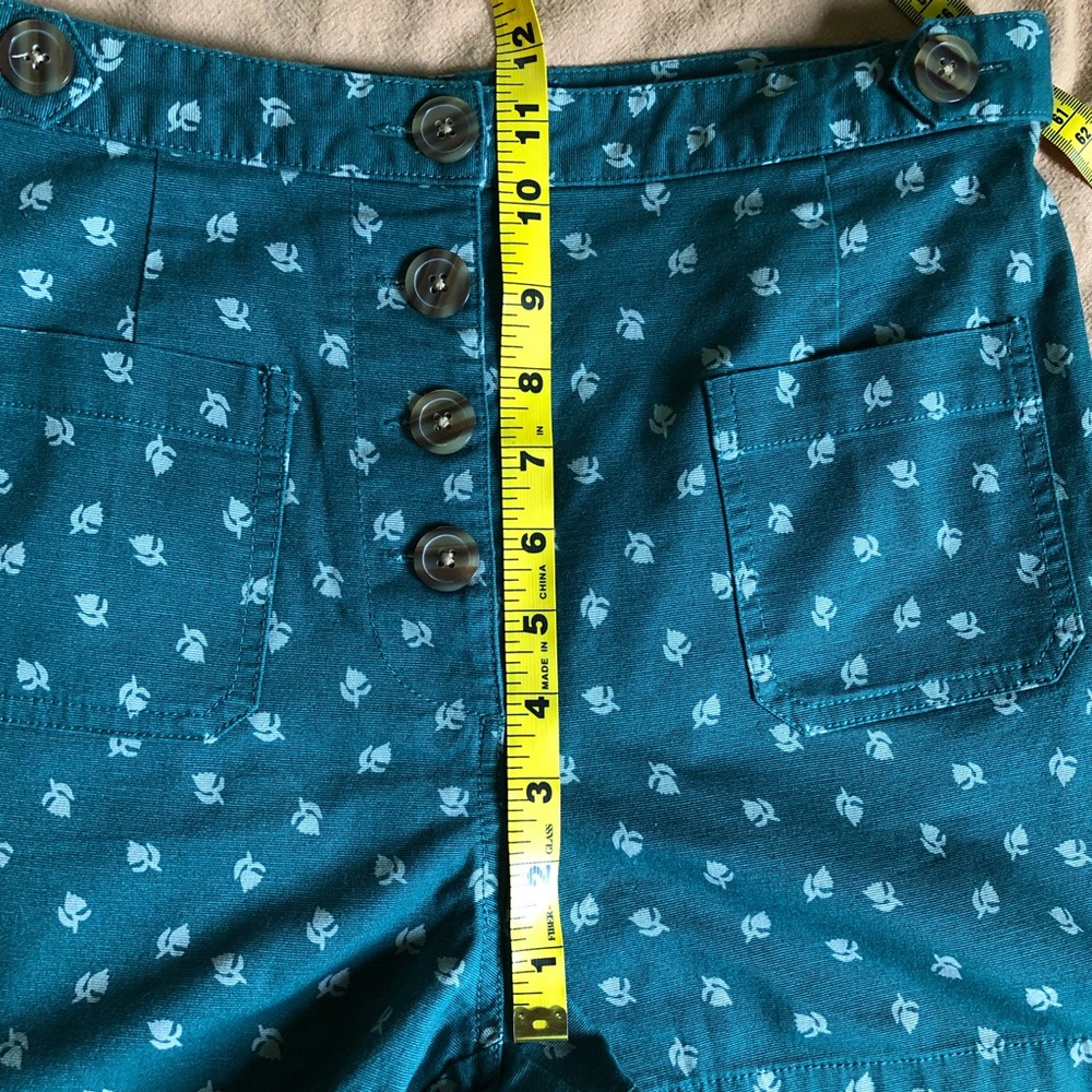 Kimchi Blue Urban Outfitters button front high waisted green retro shorts size 4 - Picture 6 of 9